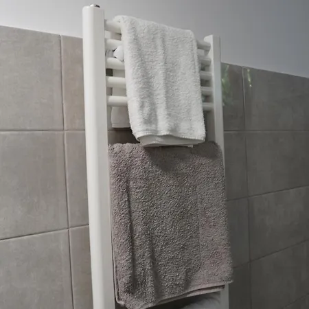 Luxury / M Romancierilor * Boekarest