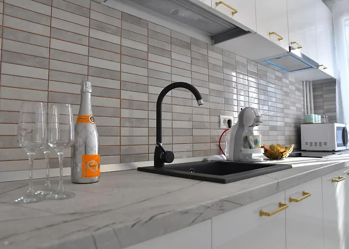 Luxury / M Romancierilor