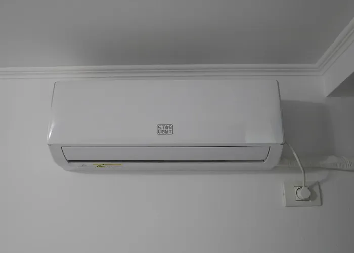 Luxury / M Romancierilor Bucureşti