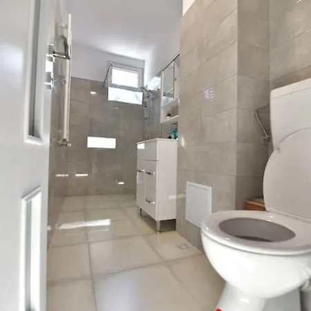 Luxury / M Romancierilor Daire Bükreş