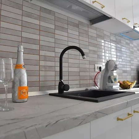 Luxury / M Romancierilor